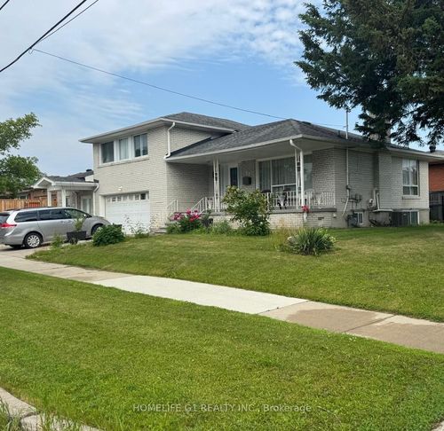 11 Islay Crt, North York, ON, M9M1V4 | Card Image