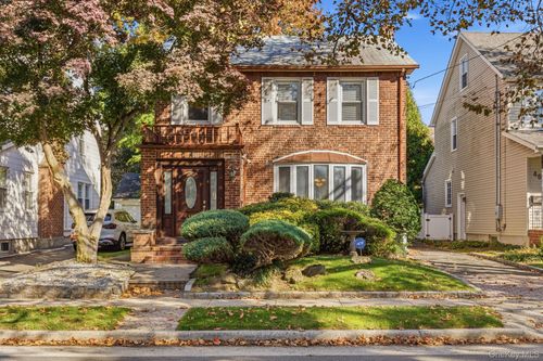 44 Jayson Ave, Great Neck, NY, 11021-4238 | Card Image