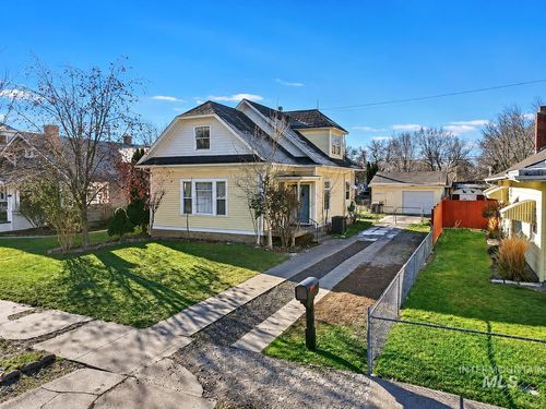 242 8th Ave E, Twin Falls, ID, 83301-6325 | Card Image