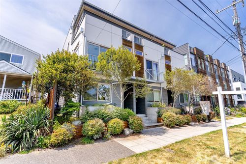 3027 62nd Ave Sw, Seattle, WA, 98116-2705 | Card Image