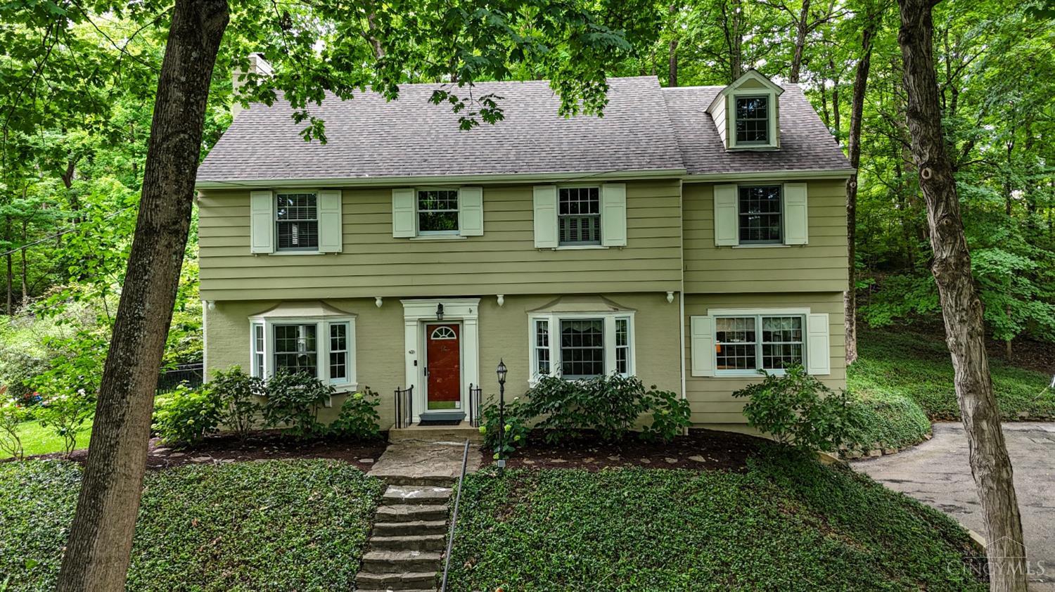 Sylvan Ln, Cincinnati, OH 45215