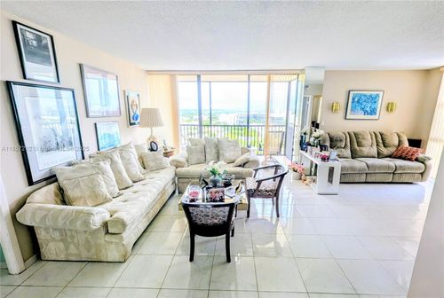 apt-2102-20335 W Country Club Dr, Aventura, FL, 33180-1692 | Card Image