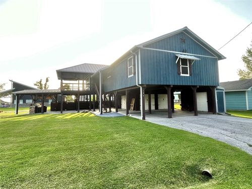 126 2nd Ave, Onalaska, TX, 77360-6897 | Card Image