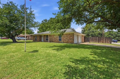 837 Springdale Rd, Bedford, TX, 76021-4313 | Card Image