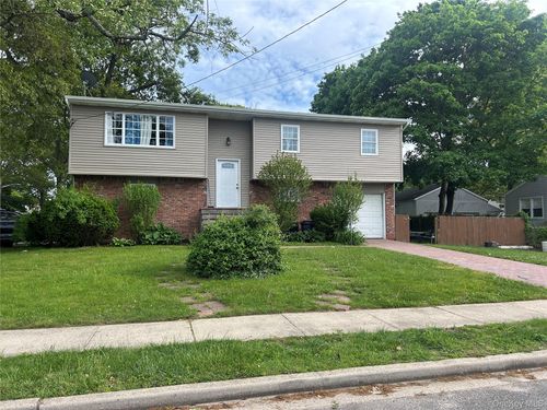 9 Oakley St, Massapequa, NY, 11758-5440 | Card Image
