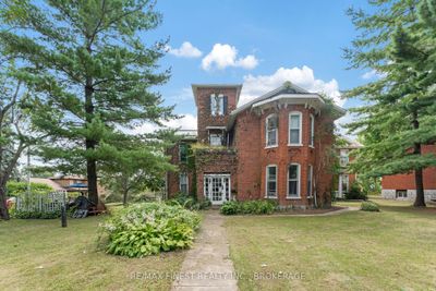 220 Dundas St W, Home with 7 bedrooms, 4 bathrooms and 5 parking in Napanee ON | Image 1