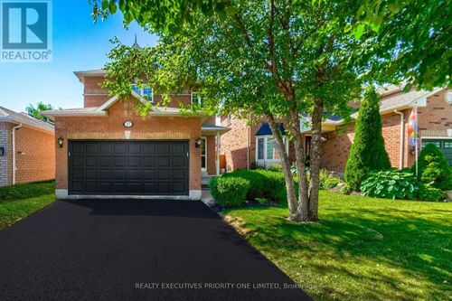 17 Drake Dr, Barrie, ON, L4N8W3 | Card Image