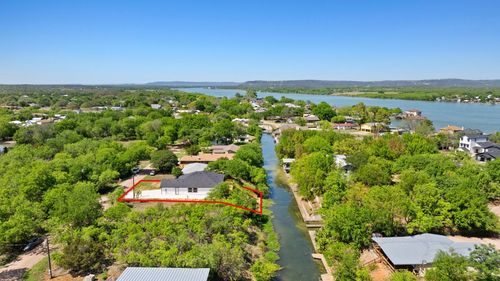 125 Channel Dr, Sunrise Beach, TX, 78643-9324 | Card Image