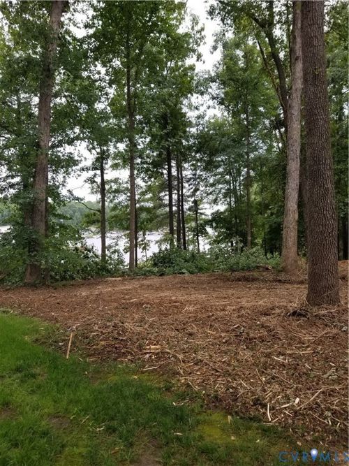 20001 Chesdin Harbor Dr, South Chesterfield, VA, 23803-5619 | Card Image