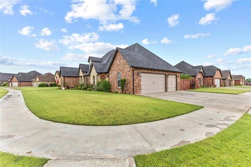 1300 Crimson Drive, Weatherford, OK, 73096 | Card Image
