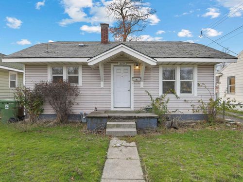 2711 N Ash St, Spokane, WA, 99205-3607 | Card Image