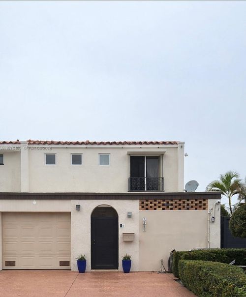 7282 Jacaranda Ln, Miami Lakes, FL, 33014-2605 | Card Image