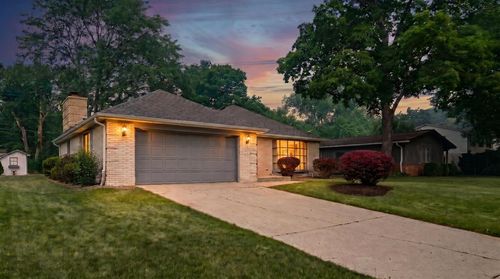 3303 S 123rd St, West Allis, WI, 53227-3812 | Card Image