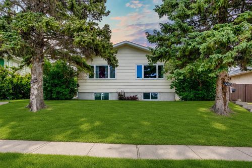 3222/3224 14 St Nw, Calgary, AB, T2K1H8 | Card Image