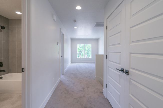Upstairs Hallway | Image 32