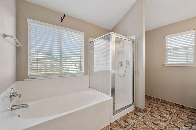 9511 Autumn Run Ln, House other with 3 bedrooms, 2 bathrooms and null parking in Converse TX | Image 11