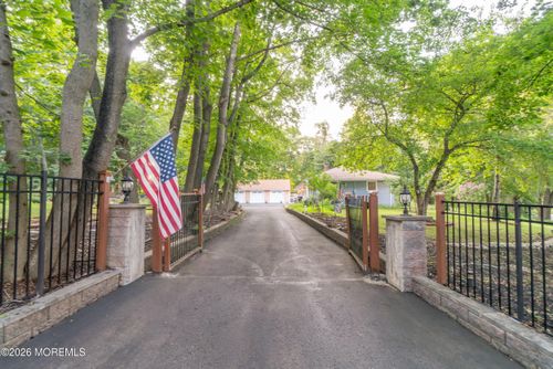 2 Agress Rd, MILLSTONE TOWNSHIP, NJ, 08535-1120 | Card Image