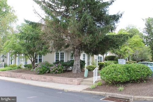 12018 Beacon Hill Dr, SOUTHAMPTON, PA, 18966-5319 | Card Image