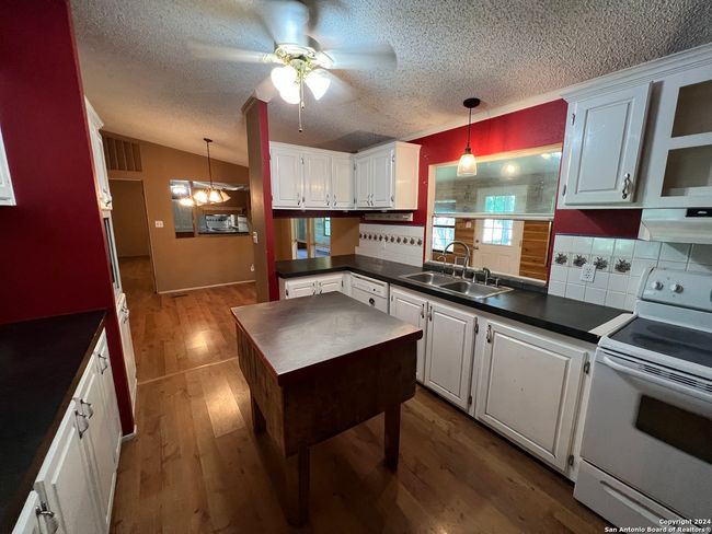2071 Rolling River Vw, House other with 3 bedrooms, 2 bathrooms and null parking in Spring Branch TX | Image 27