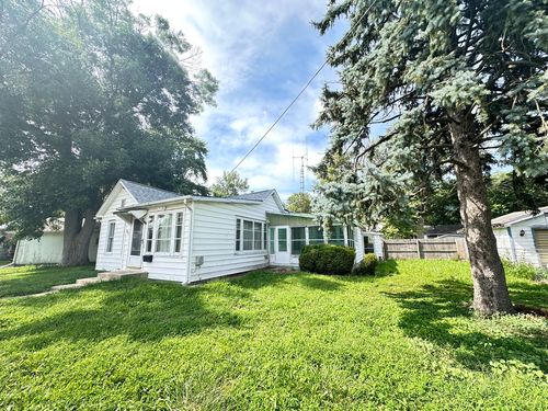 702 W Green St, Farmer City, IL, 61842-1322 | Card Image