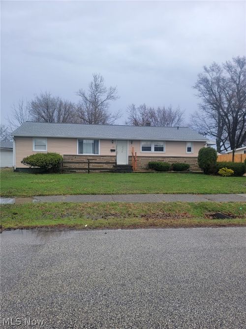 531 E 331st St, Eastlake, OH, 44095-2715 | Card Image