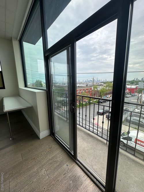 5319 46th St, Maspeth, NY, 11378-1092 | Card Image