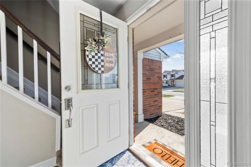 22303 Knollwood Dr, Brownstown Twp, MI, 48134-9274 | Card Image