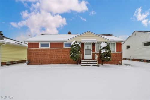 3323 Dellwood Dr, Parma, OH, 44134-4217 | Card Image