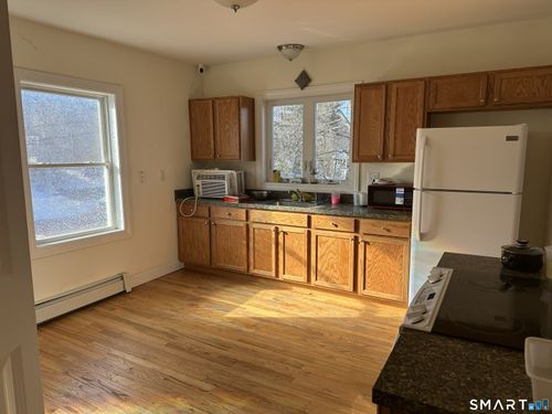 2fl-11 Park Street, Manchester, CT, 06040 | Card Image