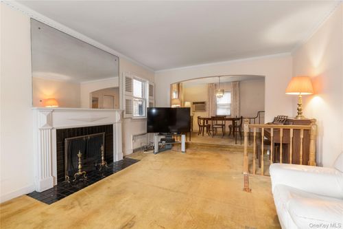 18547 80th Rd, Jamaica, NY, 11432-5806 | Card Image