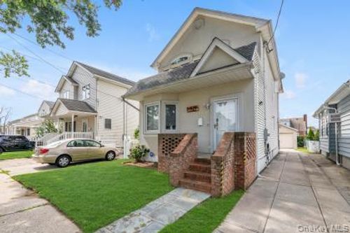 14 N 4th St, New Hyde Park, NY, 11040-2924 | Card Image