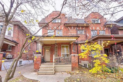 557 Markham St, Home with 5 bedrooms, 6 bathrooms and 2 parking in Toronto ON | Image 1