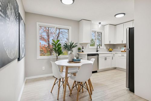 612 11th Ave E, Shakopee, MN, 55379-2864 | Card Image