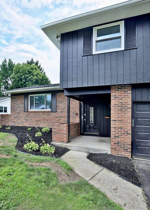 6909 Starfire Dr, Reynoldsburg, OH, 43068-1736 | Card Image