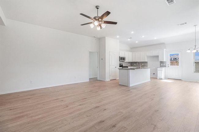 249 Edgewater Dr, House other with 4 bedrooms, 2 bathrooms and 2 parking in West Columbia TX | Image 7
