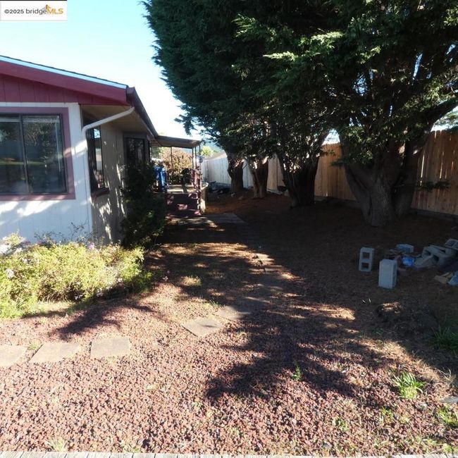 136 Castle Ct, Home with 2 bedrooms, 2 bathrooms and 2 parking in Fortuna CA | Image 23
