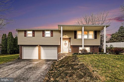 205 Teila Dr, DALLASTOWN, PA, 17313-9785 | Card Image