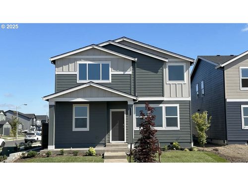 2717 Meadowlark Ave, Woodburn, OR, 97071-6064 | Card Image