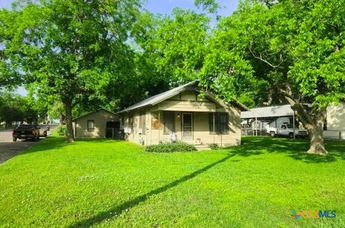 121 N Avenue G, Shiner, TX, 77984-5796 | Card Image