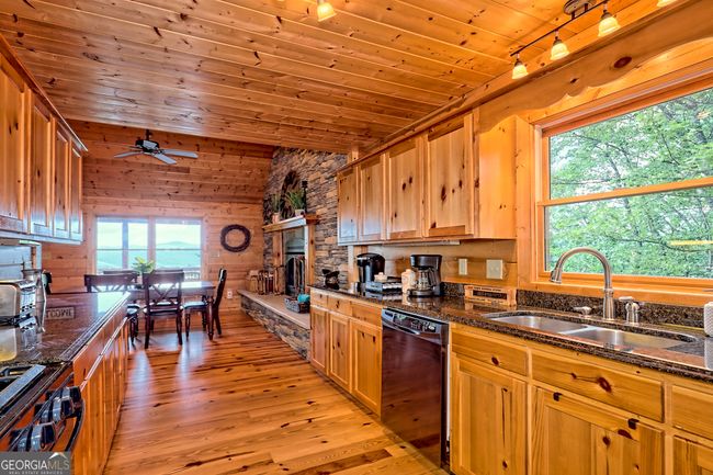 672 Screamer Dr, House other with 3 bedrooms, 3 bathrooms and null parking in Clayton GA | Image 4