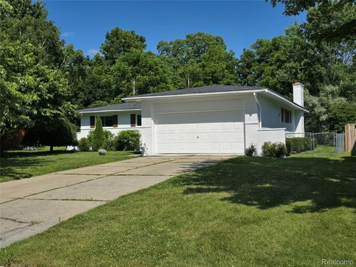 5333 Fern Ave, Grand Blanc, MI, 48439-4321 | Card Image