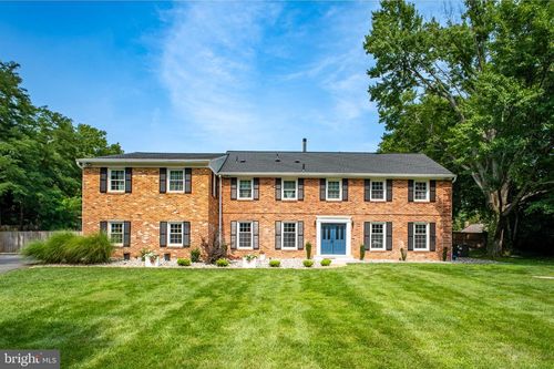 8354 Old Dominion Dr, Mclean, VA, 22102-1330 | Card Image