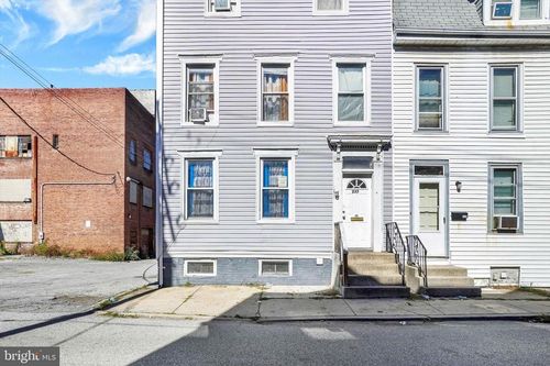 237 E Poplar St, YORK, PA, 17403-2007 | Card Image