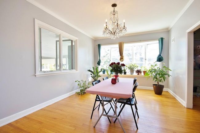 Bay window in Dining Room | Image 7
