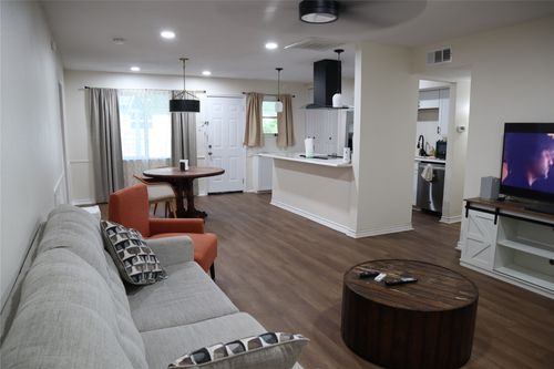 2642 Rosewood Dr, Mesquite, TX, 75150-1943 | Card Image