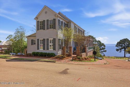 211 N Natchez Dr, Madison, MS, 39110-6942 | Card Image