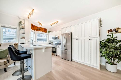 101-15 Lineham Ave, Okotoks, AB, T1S1Z3 | Card Image