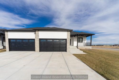 3750 Lilac Ln, Grand Island, NE, 68803-1563 | Card Image