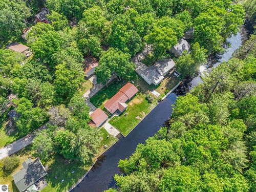 311 W Lake Dr, Cadillac, MI, 49601-8565 | Card Image