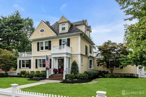 31 Oak Ave, Metuchen, NJ, 08840-1529 | Card Image